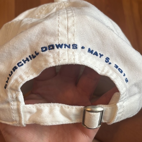 KENTUCKY DERBY 138 WINNER STRAPPBACK HAT BY THE GAME Rare 2012 white and blue - Picture 4 of 6